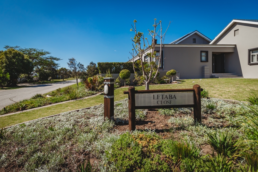 4 Bedroom Property for Sale in Kraaibosch Manor Western Cape